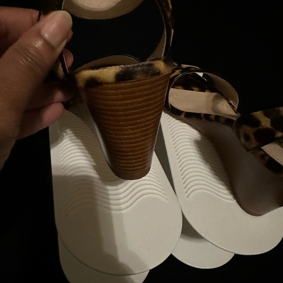 Leopard print low wedge. - Picture 5 of 5